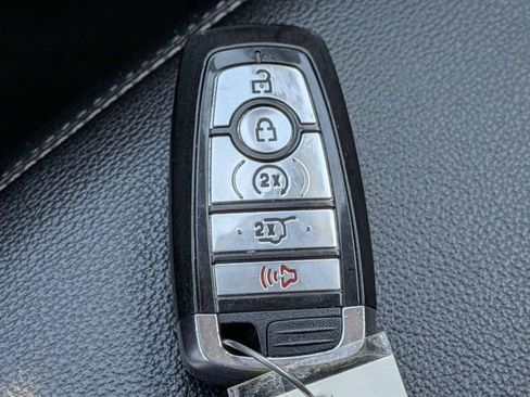 Used 2020 Ford Explorer XLT w/ Equipment Group 202A RWD image 33