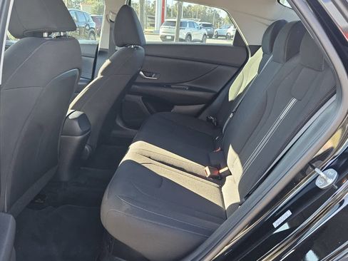 Used 2023 Hyundai Elantra Blue image 4