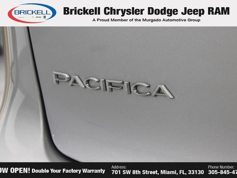 Used 2023 Chrysler Pacifica Touring-L FWD image 11