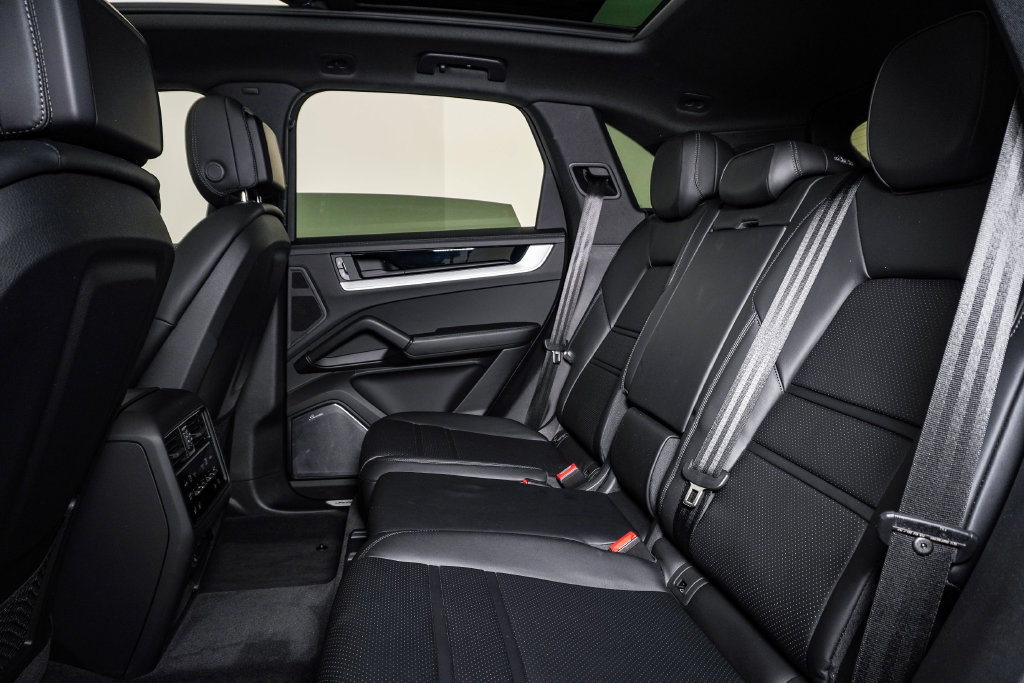 Certified 2026 Porsche Cayenne S AWD/4WD image 17