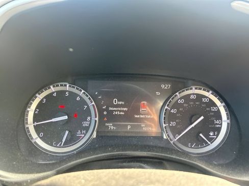 Used 2022 Toyota Highlander XLE AWD/4WD image 25
