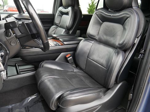 Used 2019 Lincoln Navigator Reserve AWD/4WD image 13