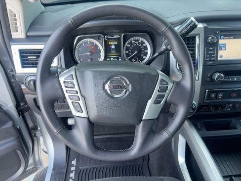 Used 2018 Nissan Titan SV w/ SV Convenience Package image 17