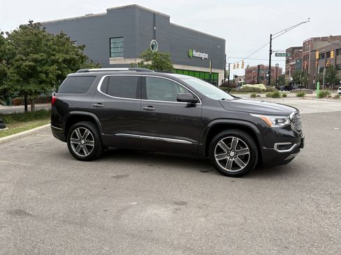 Used 2019 GMC Acadia Denali w/ Technology Package AWD/4WD image 8