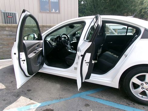 Used 2014 Chevrolet Cruze LT image 13