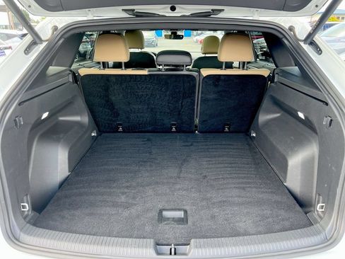 Used 2024 Volkswagen Atlas Cross Sport SE w/ Panoramic Sunroof Package FWD image 21
