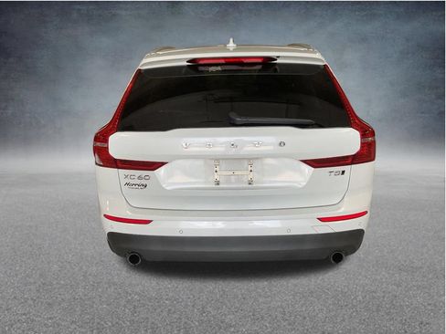 Used 2019 Volvo XC60 T5 Momentum w/ Multimedia Package AWD/4WD image 5