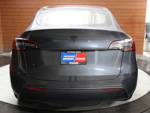 Used 2023 Tesla Model Y Long Range image 9