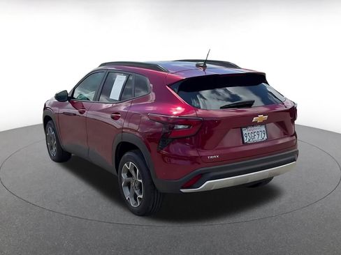 Used 2025 Chevrolet Trax LT image 11