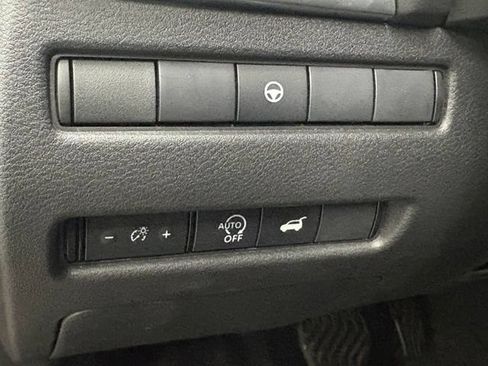 Used 2025 Nissan Rogue SV FWD image 15