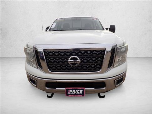 Used 2017 Nissan Titan SV image 7