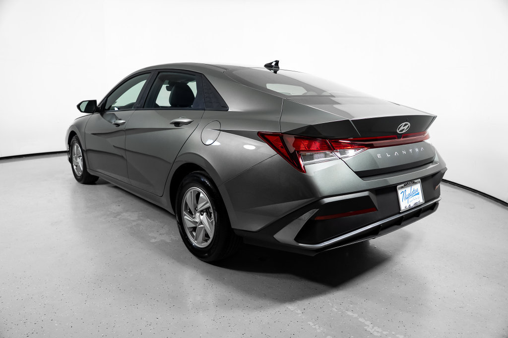 Certified 2026 Hyundai Elantra SE FWD image 12