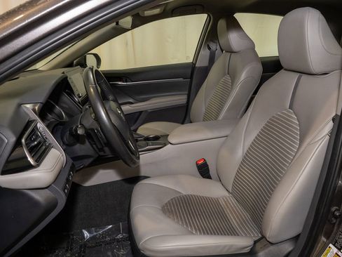 Used 2024 Toyota Camry SE image 9