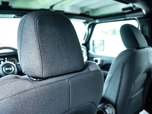 New 2025 Jeep Gladiator Sport image 23