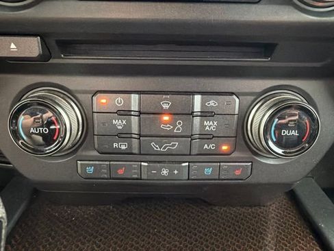 Used 2017 Ford F150 Raptor w/ Equipment Group 802A Luxury AWD/4WD image 37