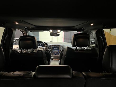 Used 2018 Jeep Grand Cherokee Overland image 16