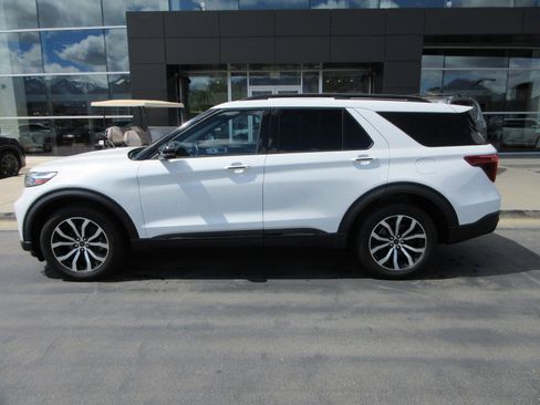 Used 2020 Ford Explorer ST w/ Premium Technology Package image 3