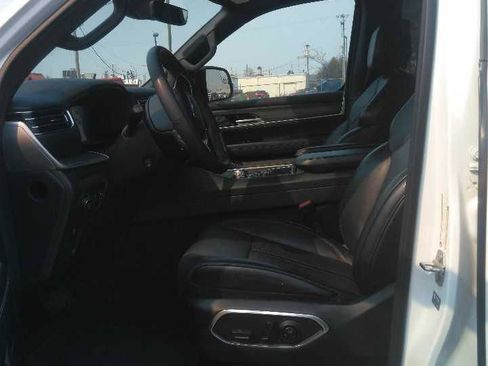 Used 2024 Jeep Wagoneer Series II w/ Flexible Seating Group RWD image 15