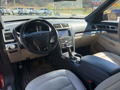 Used 2018 Ford Explorer Limited w/ Equipment Group 301A image 10