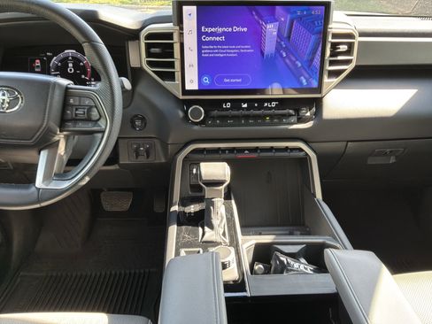 Used 2025 Toyota Tundra Limited AWD/4WD image 29
