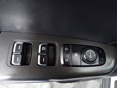 Used 2020 Kia Sportage LX image 19