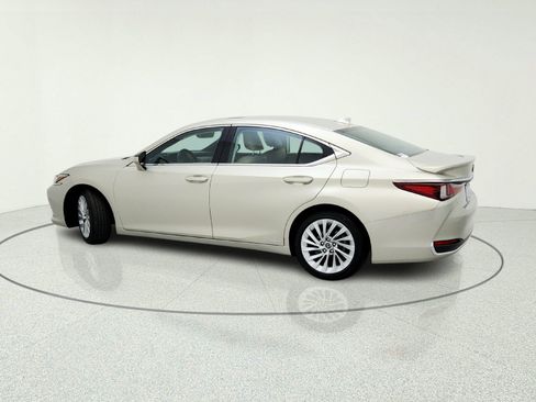 Used 2019 Lexus ES 300h w/ Accessory Package 2 FWD image 13