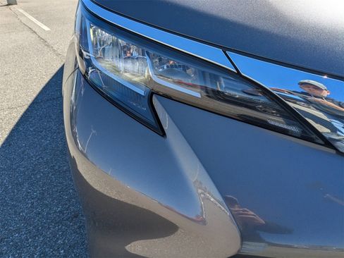 Used 2022 Toyota Sienna XLE image 10