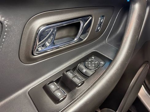 Used 2013 Ford Taurus SHO image 22