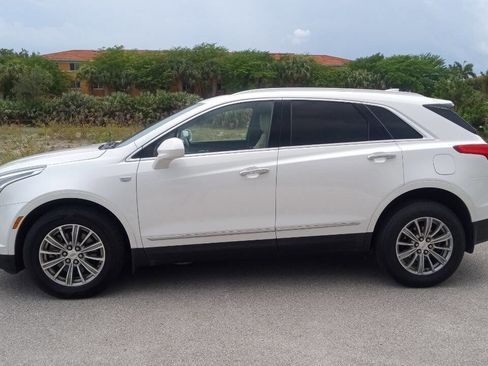Used 2017 Cadillac XT5 Luxury image 1
