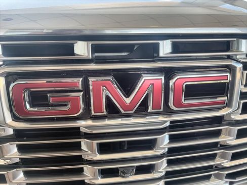 Certified 2025 GMC Yukon XL Denali AWD/4WD image 33
