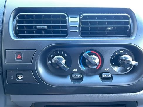 Used 2001 Nissan Xterra XE image 10