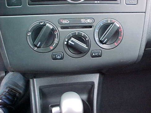 Used 2011 Nissan Versa 1.8 S w/ Plus Pkg image 21