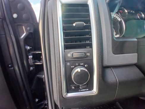 Used 2019 RAM 1500 Classic SLT w/ Luxury Group AWD/4WD image 26