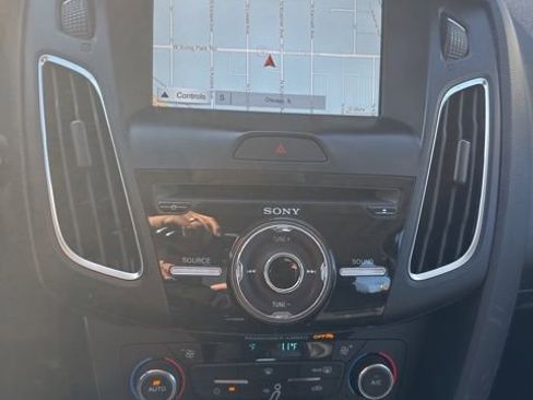 Used 2017 Ford Focus Titanium image 8