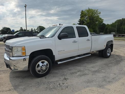 Used 2010 Chevrolet Silverado 3500 LT w/ Interior Plus Package AWD/4WD image 3