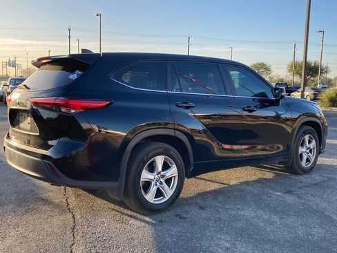 Used 2023 Toyota Highlander L image 3