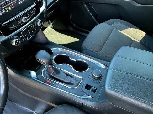 Used 2022 Chevrolet Traverse LT image 14
