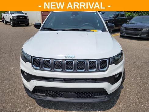 Used 2023 Jeep Compass Latitude AWD/4WD image 8
