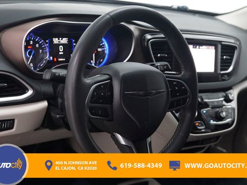 Used 2023 Chrysler Voyager LX FWD image 18