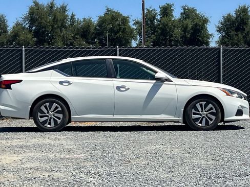 Used 2019 Nissan Altima 2.5 S FWD image 9