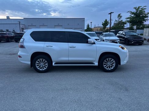 Used 2022 Lexus GX 460 Premium w/ Premium Package AWD/4WD image 3