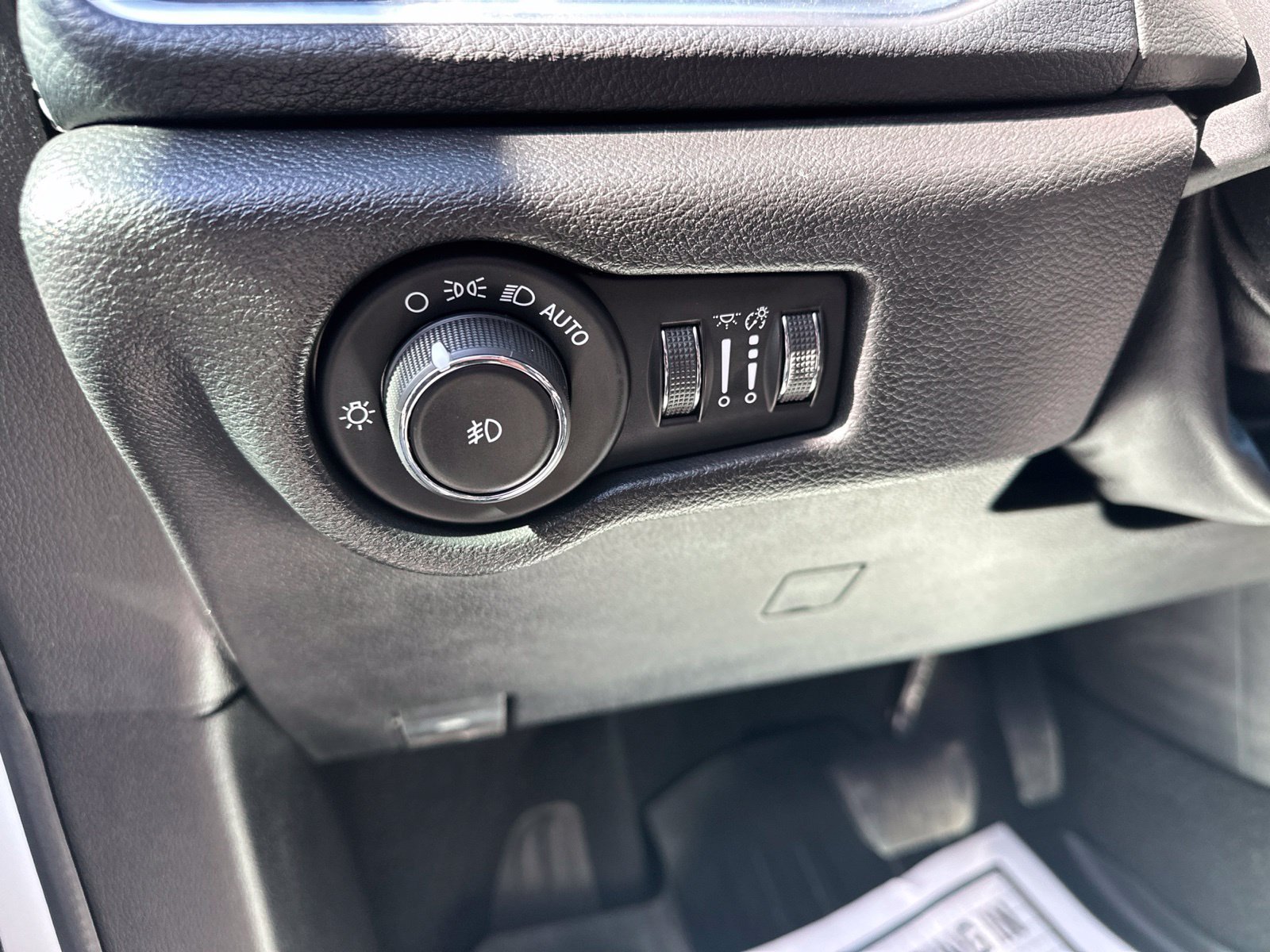 Used 2019 Chrysler Pacifica Limited FWD image 16