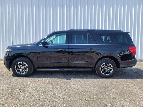 Used 2024 Ford Expedition Max XLT image 3