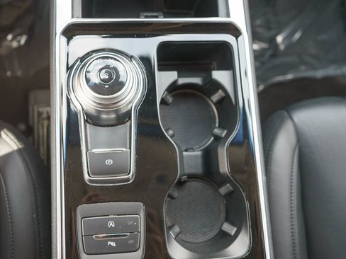 Used 2020 Ford Edge Titanium w/ Class II Trailer Tow Package AWD/4WD image 19