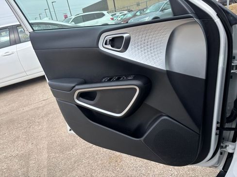 Used 2025 Kia Soul LX w/ LX Technology Package image 18