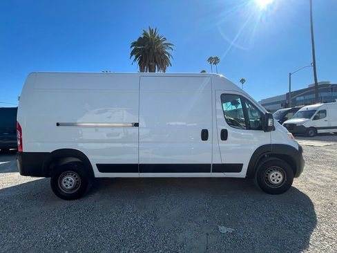 Used 2025 RAM ProMaster 2500 w/ Convenience Group FWD image 4