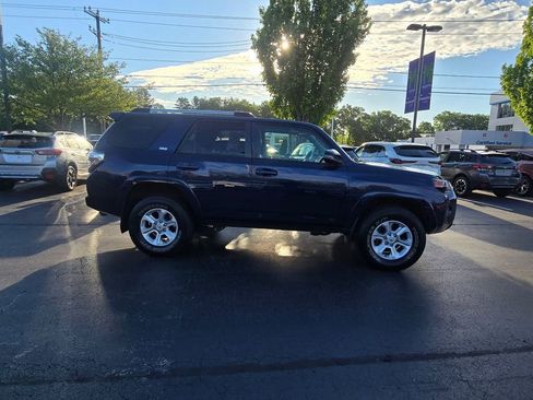 Used 2020 Toyota 4Runner SR5 Premium w/ Moonroof Package AWD/4WD image 9