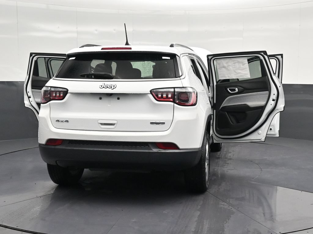 Used 2023 Jeep Compass Latitude AWD/4WD image 34