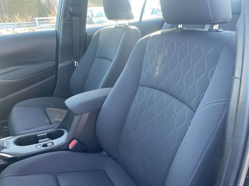 Used 2025 Toyota Corolla LE image 36