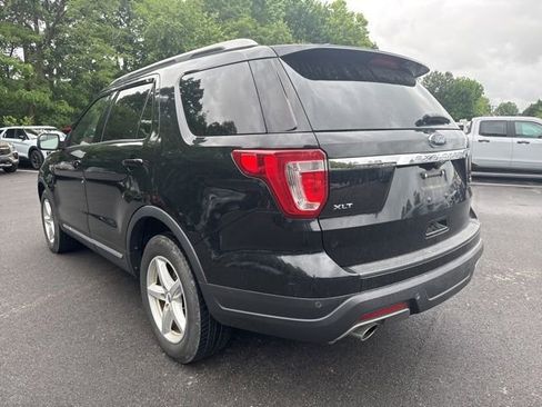 Used 2018 Ford Explorer XLT FWD image 3